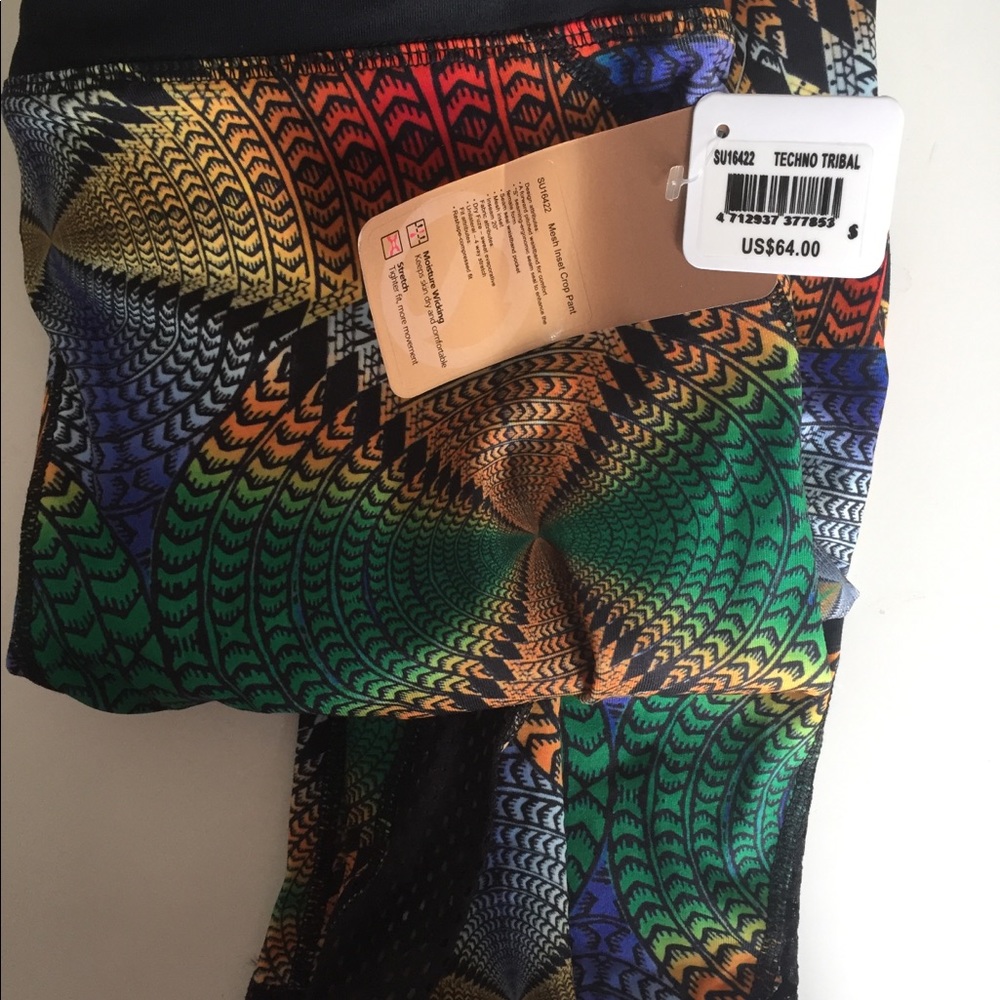 Wild patterned Capri work our pants!